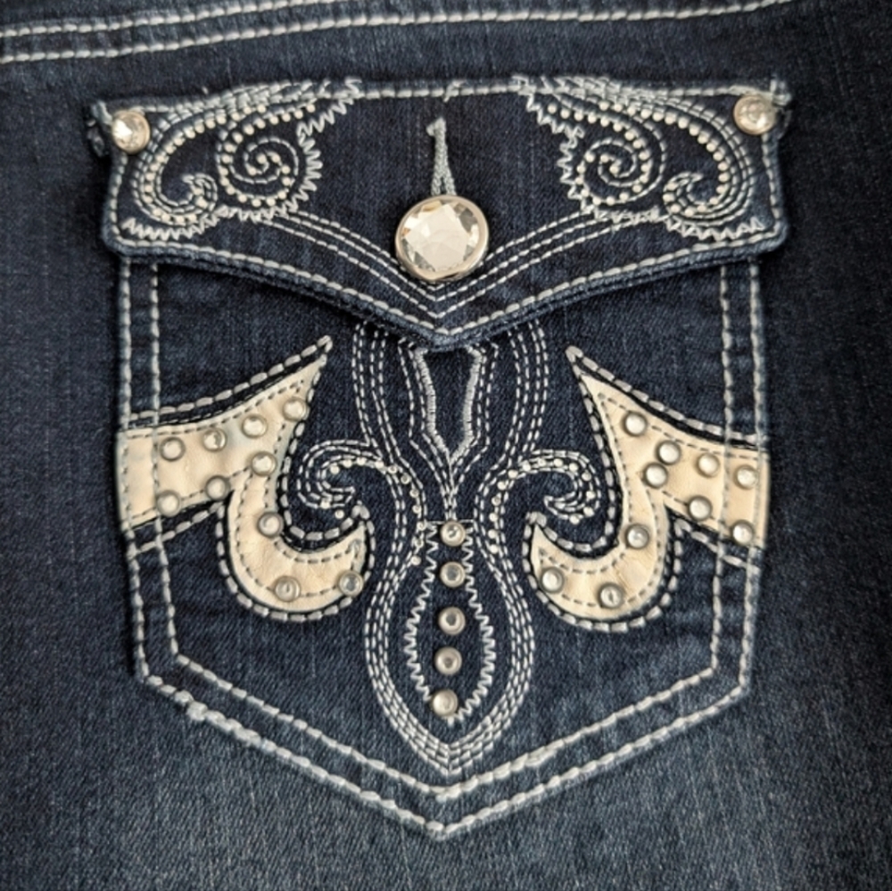 Baccini Women's Embellished   Premium Design Capri Jeans